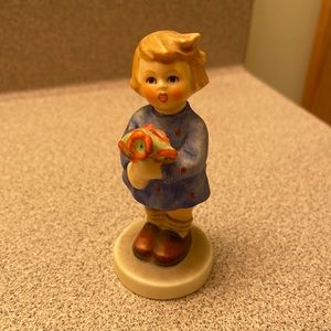 Hummel Girl with Flowers